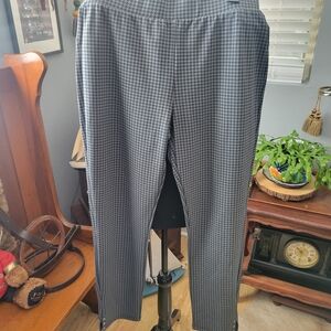 Chic Houndstooth Leggings - Black and Gray